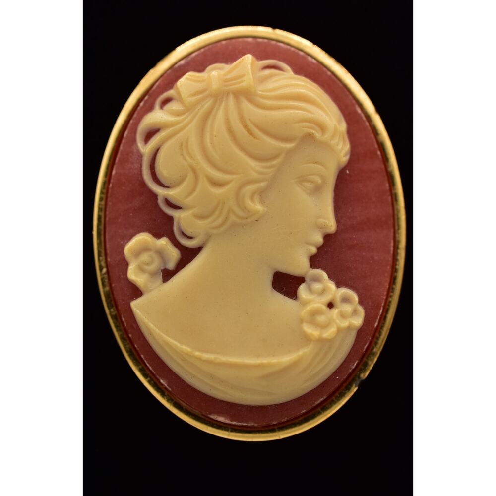 Crown Trifari Vintage Cameo Pin Brooch Oval Gold Tone 1.75" Signed 1950s BinBG